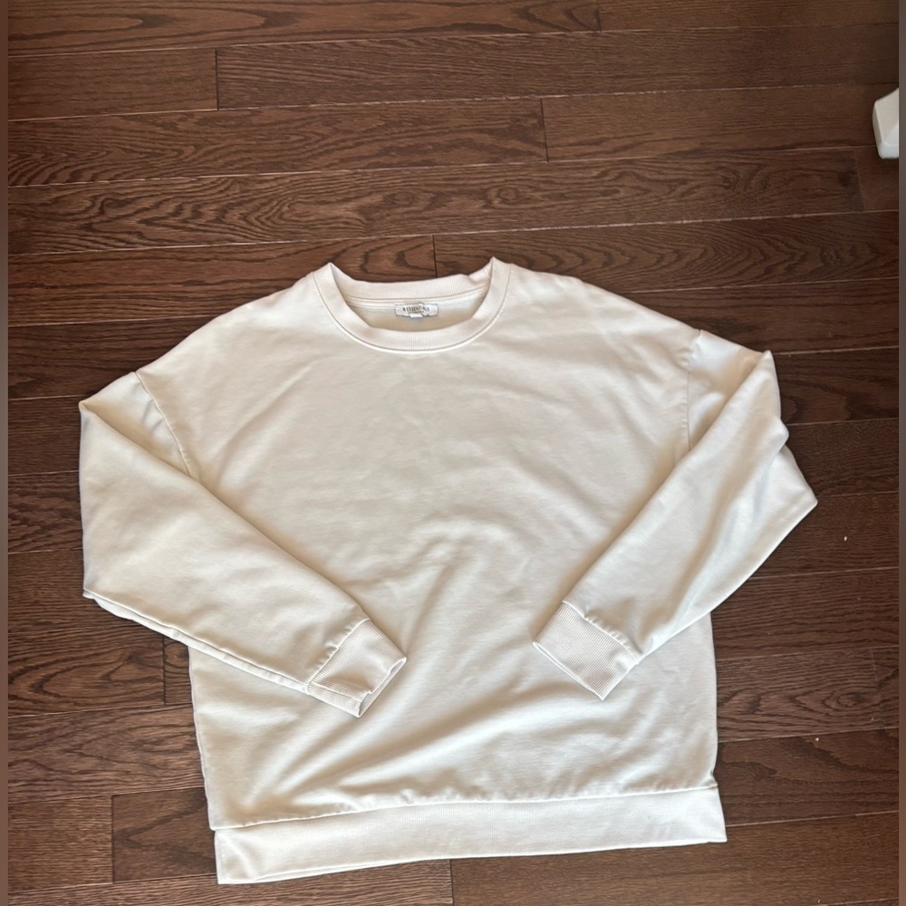 Reitmans size Small sweatshirt Classic neutral color super soft material
